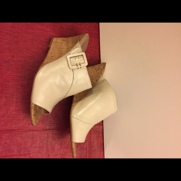 Tahari - Picture 5 of 5